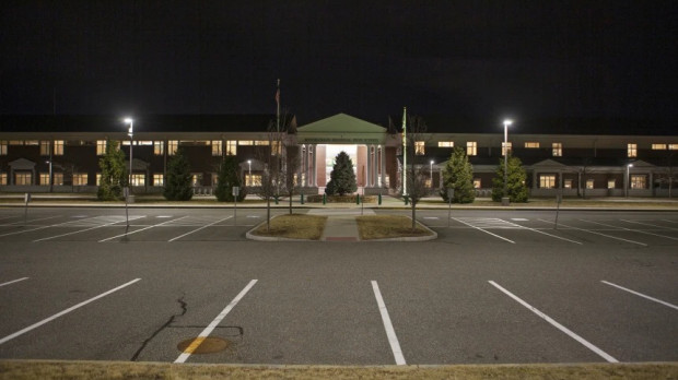 El instituto de Massachusetts con todas sus luces encendidas