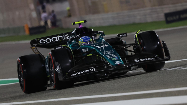 El Aston Martin de Fernando Alonso durante la clasificación en Baréin