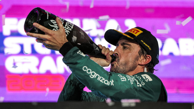 Fernando Alonso celebra su podio número 100
