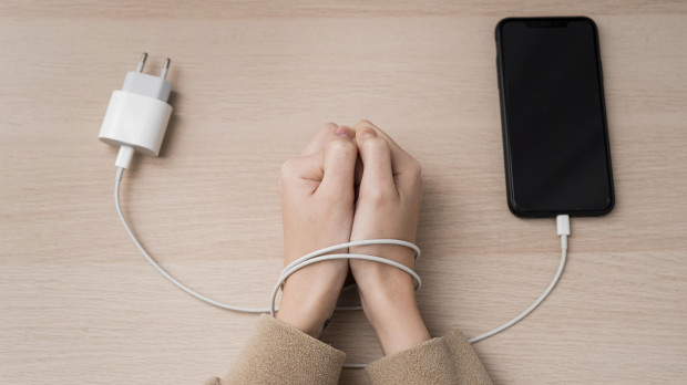 Para un 70 % de los jóvenes de entre 14 y 35 años su teléfono es también su principal herramienta para la lectura en el mundo digital