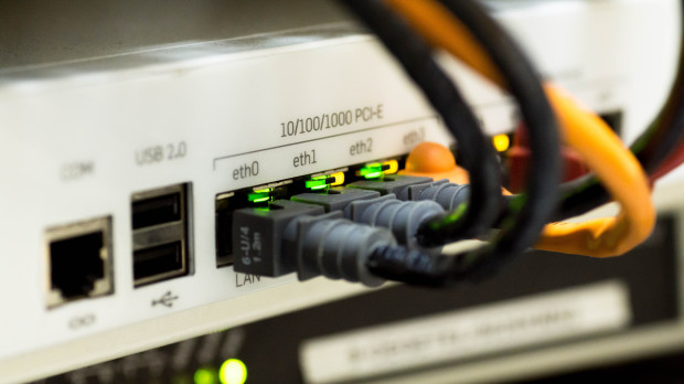Los españoles pasan una media de algo más de cinco horas en Internet cada día