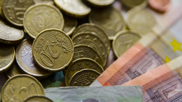 Monedas y billetes de euro.