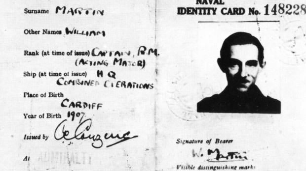 Tarjeta de identidad naval del comandante Martin con fotografía del capitán Ronnie Reed