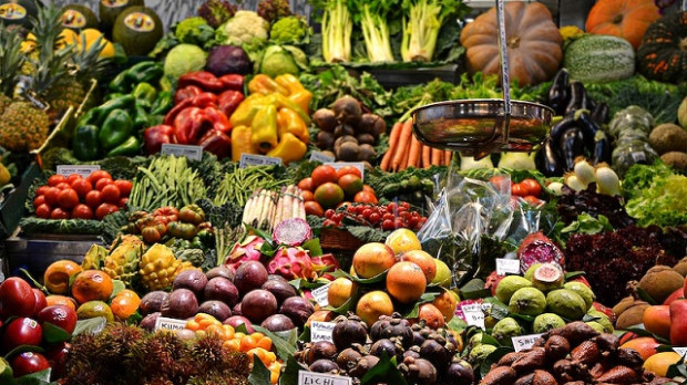 Frutas y verduras en un establecimiento