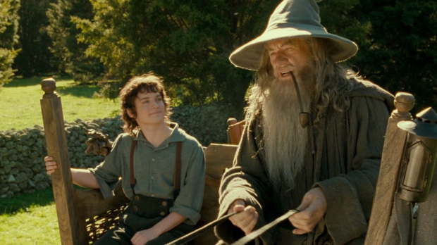 Frodo y Gandalf en una escena de 'La comunidad del anillo'