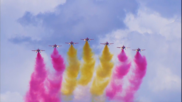 Así ha sido el desfile aéreo en Granada por el Día de las Fuerzas Armadas