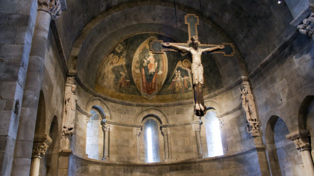 Detalle del ábside de Fuentidueña y las pinturas de San Joan de Tredós