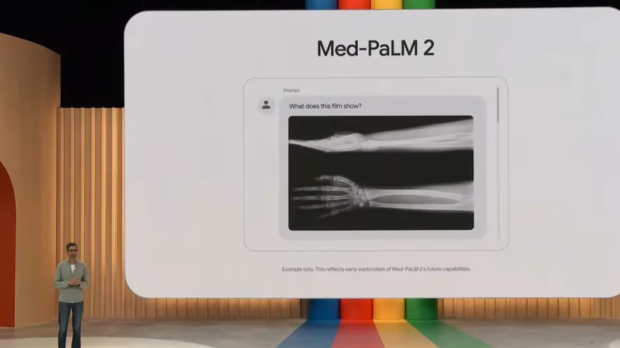 Muestra del chatbot Med-PaLM durante una presentación