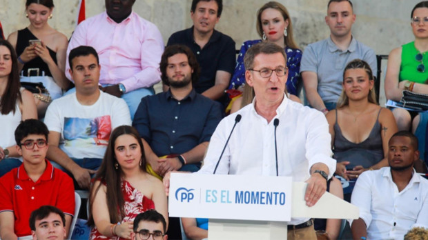 El presidente del PP, Alberto Núñez Feijóo, durante un acto de campaña en Burgos