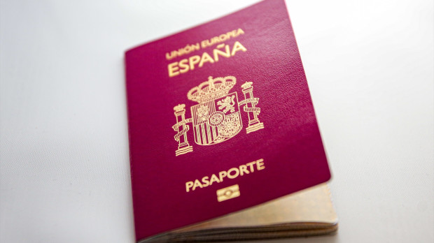 Un pasaporte español sobre una mesa. 09 enero 2020, VIAJE, TURISMO, PASAPORTE, VISADO, Ricardo Rubio / Europa Press (Foto de ARCHIVO) 09/1/2020