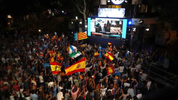 Los votantes y simpatizantes del PP celebraron una remontada que sabe a poco