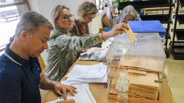 Una mesa electoral en Oviedo el pasado 23 de julio