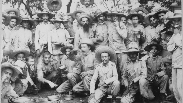 Prisioneros de guerra españoles en manos estadounidenses en Manila tras la capitulación de la capital filipina