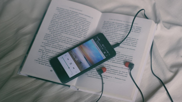 Hay diferencias importantes entre leer un libro y escucharlo