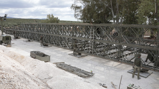 Puente militar como el que se instalará en Aldea del Fresno (Madrid)