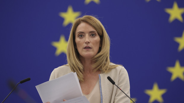 La presidenta del Parlamento Europeo, Roberta Metsola, en la sesión de este lunes