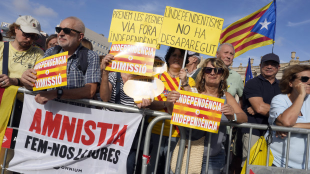 Manifestantes a favor de la amnistía en la Diada de este lunes