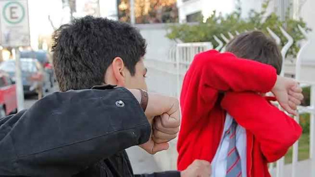 Pelea entre adolescentes