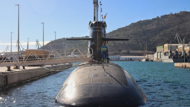 El submarino S-81 Isaac Peral, en la fosa de poniente de la base de submarinos