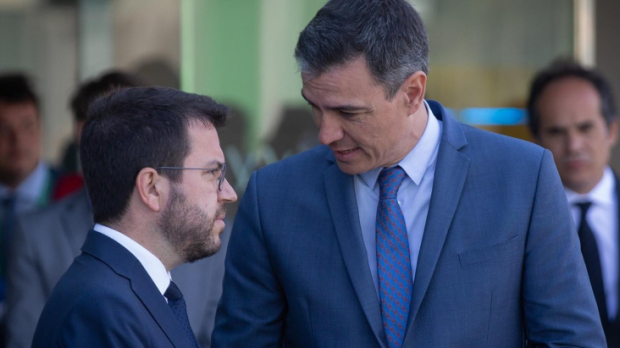 Pedro Sánchez y Pere Aragonès charlan en una imagen de archivo.