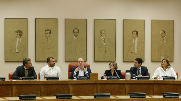 La nueva mesa de la Comisión Constitucional, presidida por José Zaragoza, del PSC
