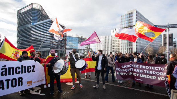 Manifestantes frente a la sede del Parlamento Europeo en Estrasburgo