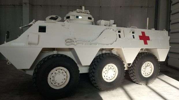 Blindado sobre ruedas 6x6 (BMR) de Santa Bárbara Sistemas convertido en una ambulancia blindada junto a Tecnove