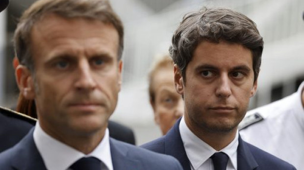 El ahora primer ministro de Francia, Gabriel Attal, junto al presidente francés Emmanuel Macron