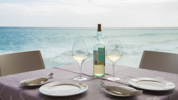 Mesa con vistas al mar de Rincón Canario