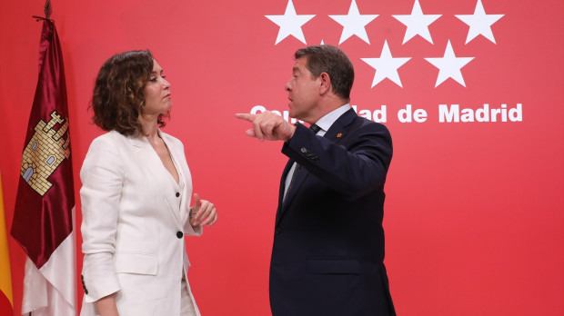 La presidenta de la Comunidad de Madrid, Isabel Díaz Ayuso y el presidente de la Junta de Comunidades de Castilla-La Mancha, Emiliano García-Page