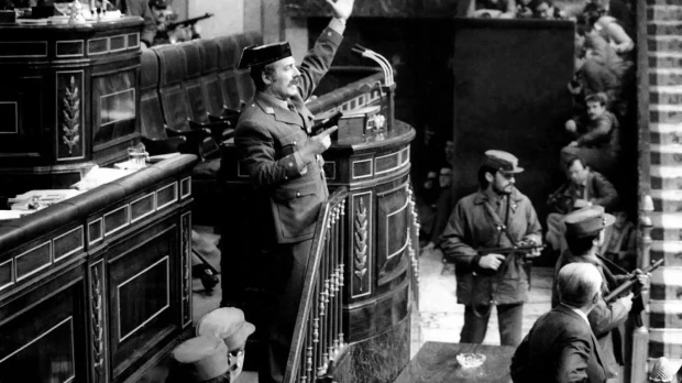 El teniente coronel Tejero irrumpe en el Congreso de los Diputados durante la investidura de Calvo Sotelo