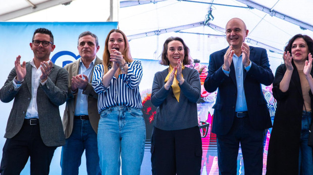 La presidenta de Baleares, Marga Prohens, y la dirigente del PP, Cuca Gamarra, en un acto en Ibiza