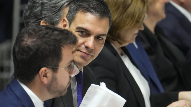 Pere Aragonès junto a Pedro Sánchez