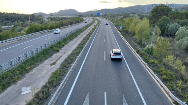 Tráfico va a prohibir usar el carril derecho en algunas circunstancias
