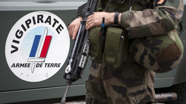 Vigilancia antiterrorista en las calles de París