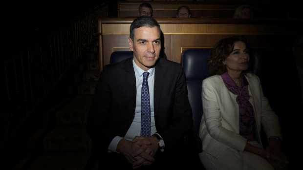 Pedro Sánchez y María Jesús Montero, en el Congreso de los Diputados