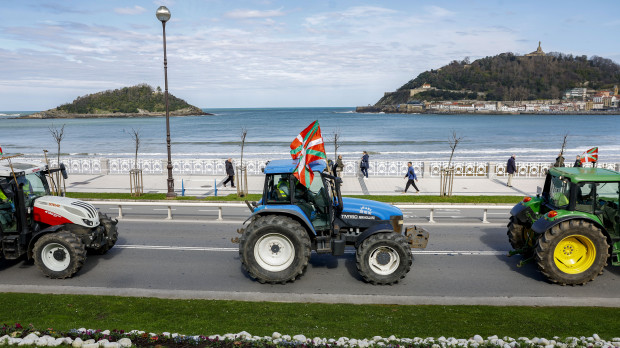 Agricultores con ikurriñas en Guipúzcoa durante una protesta agrícola a principios de marzo