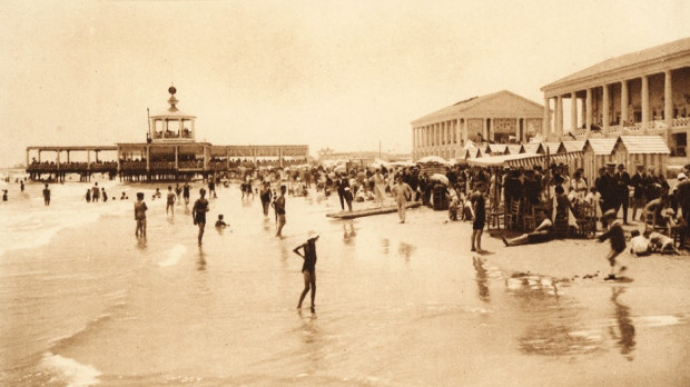 Una imagen antigua de la playa de la Malvarrosa tomada por Vicente Barberá Masip (1871-1935)