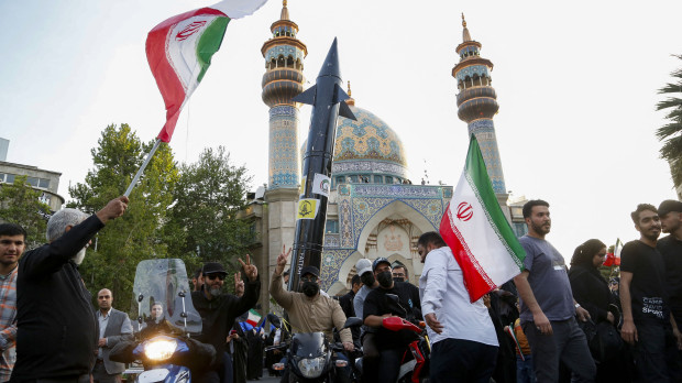 Los iraníes celebraron en las calles de Teherán el ataque a Israel