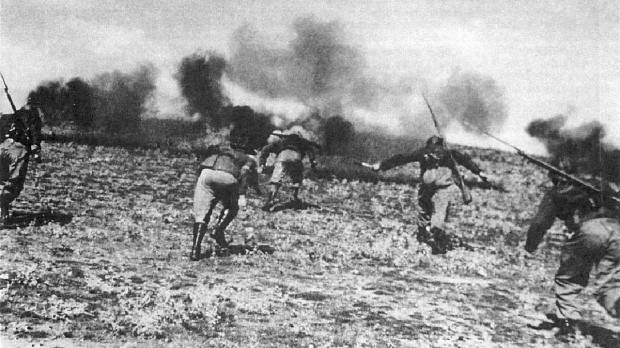 Avance de la Infantería Republicana durante la batalla del Jarama