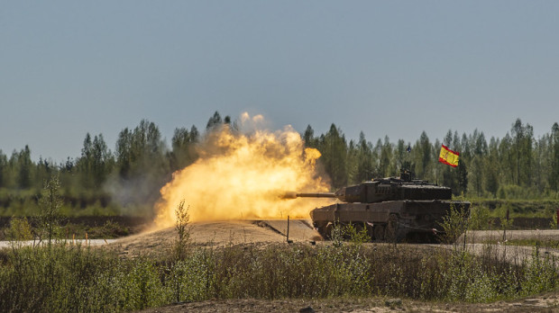 Un Leopard 2E español abre fuego en la competición de carros de combate en la base de Adazi (Letonia)