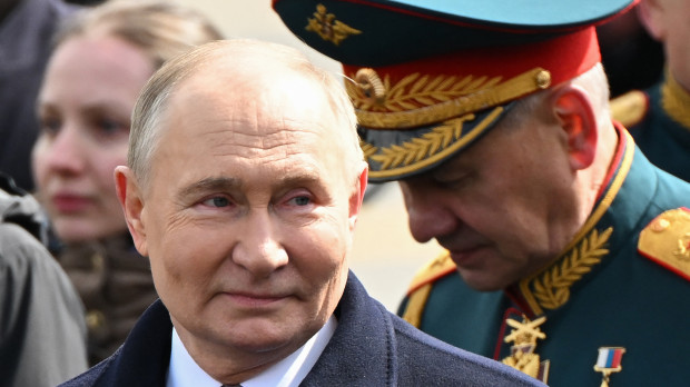 Vladimir Putin y el ahora exministro de Defensa de Rusia Sergei Shoigu