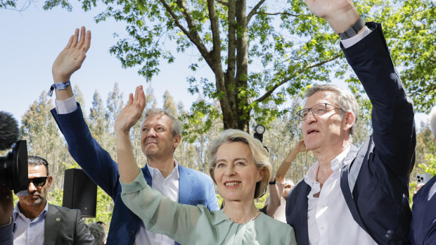 Feijóo con Ursula von der Leyen en la tradicional Romería de O Pino este sábado en la localidad coruñesa.