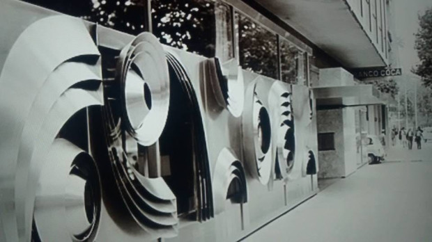 Fachada del Banco Coca (1970)