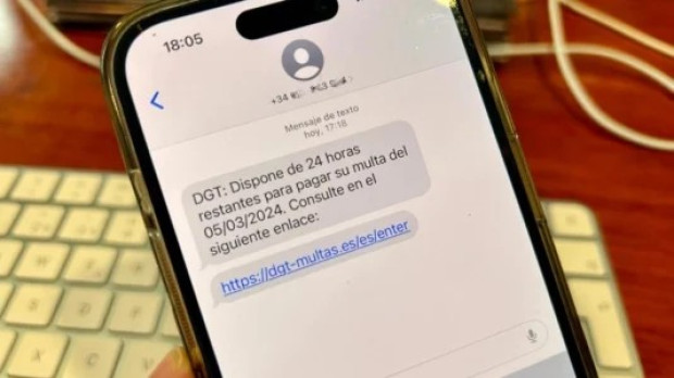 Imagen de uno de los falsos mensajes enviado por la supuesta DGT