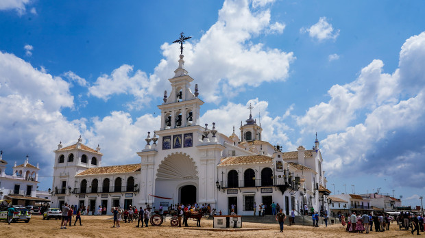 Fachada del Santuario Nuestra Señora del Rocío, en Almonte (Huelva)