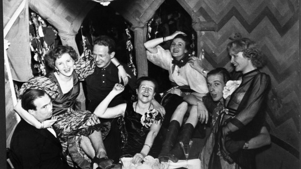 Eva Braun y su familia en una fiesta de carnaval en 1938