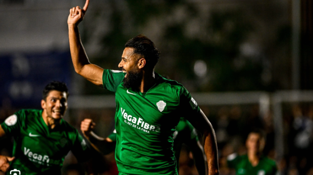 Mourad celebra un gol con el Elche
