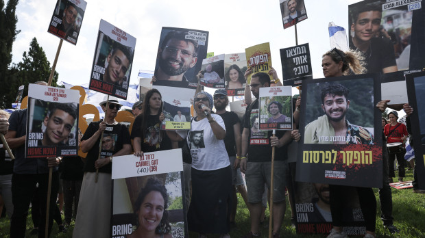 Familiares y partidarios de los rehenes israelíes tomados cautivos en la Franja de Gaza