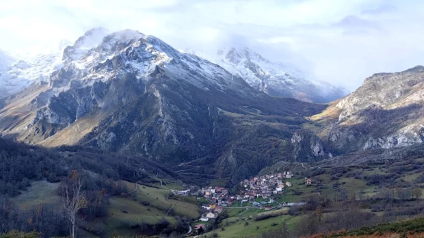 Imagen aérea de Sotres, en Cabrales (Asturias)